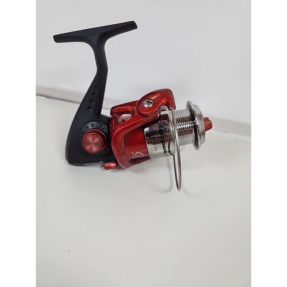 Shakespeare Reverb RVRSP30 Red spinning reel Looks Like It Has Never Been Used - Picture 2 of 8